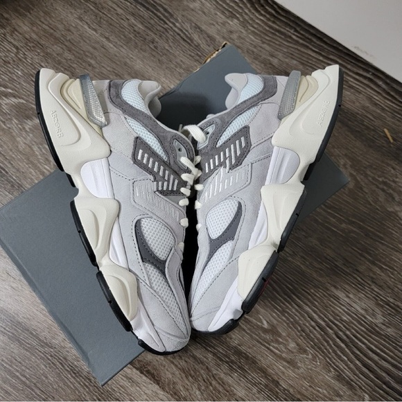 New Balance 9060 - Picture 4 of 11